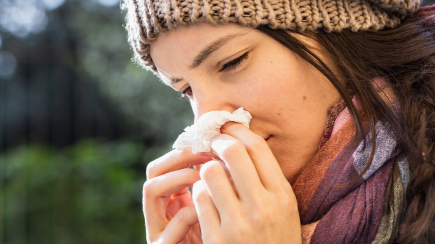 Plages du ofte av neseblod, for eksempel i forbindelse med forkjølelse, kan det være smart å ha blodstansende vatt i nærheten. Foto: Shutterstock
